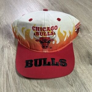 VTG Chicago Bulls On Fire Snapback Hat NBA Adult‎ Basketball White Red Cap
